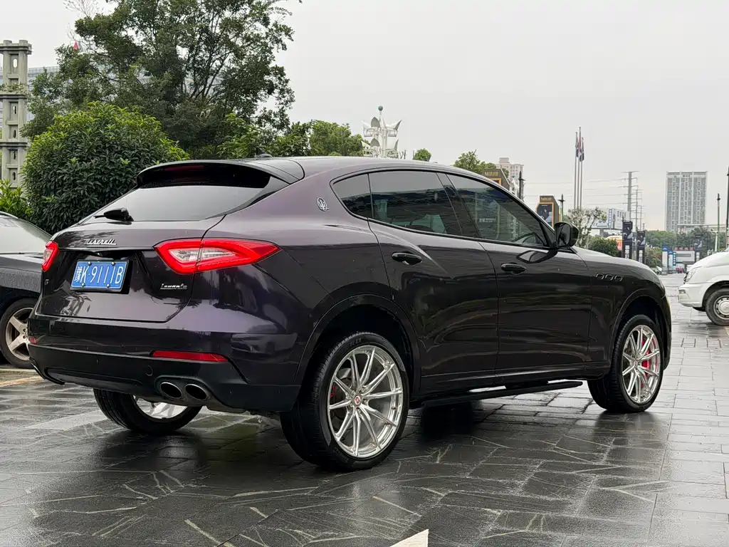 Maserati Levante 2018 — фото 11