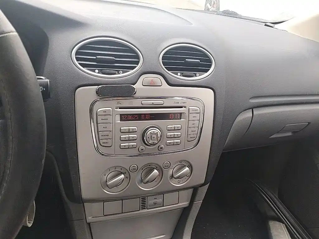 Ford Focus 2014 — фото 13