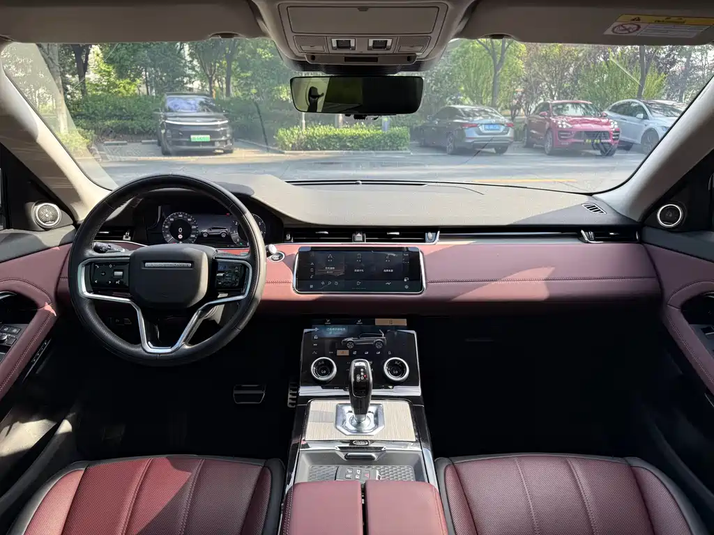 Land Rover Evoque 2024 — фото 16