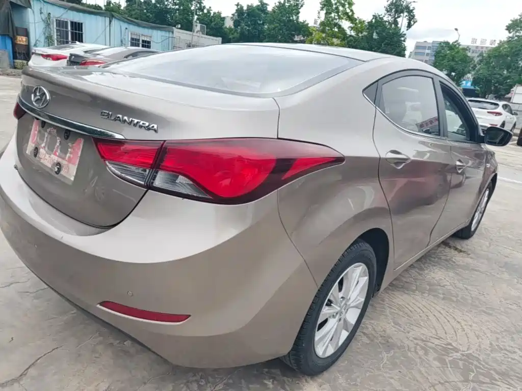 Hyundai Elantra 2018 — фото 8