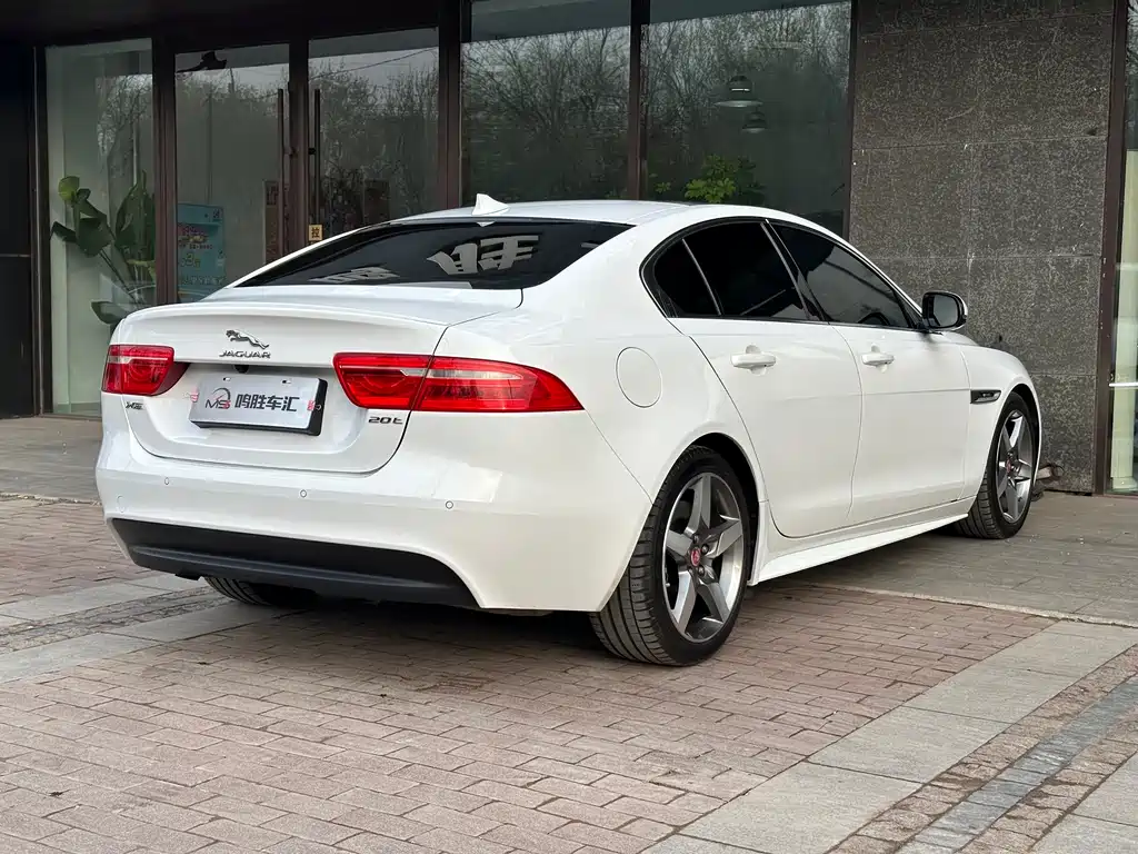Jaguar XE 2015 — фото 8
