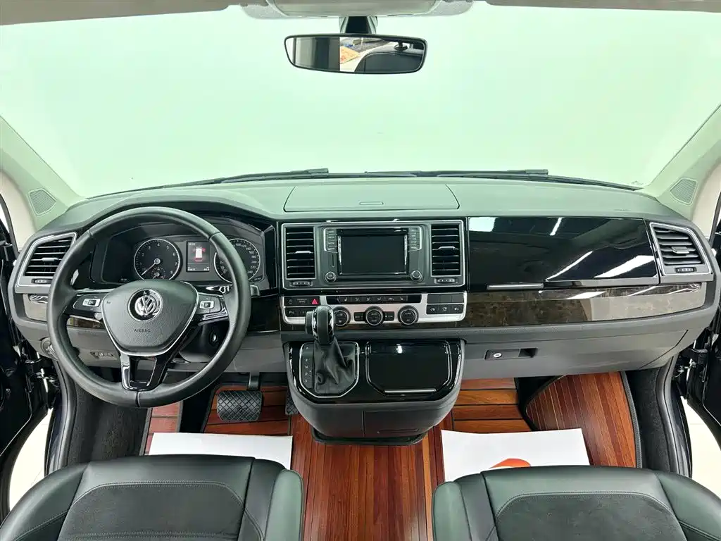 Volkswagen Multivan 2018 — фото 15