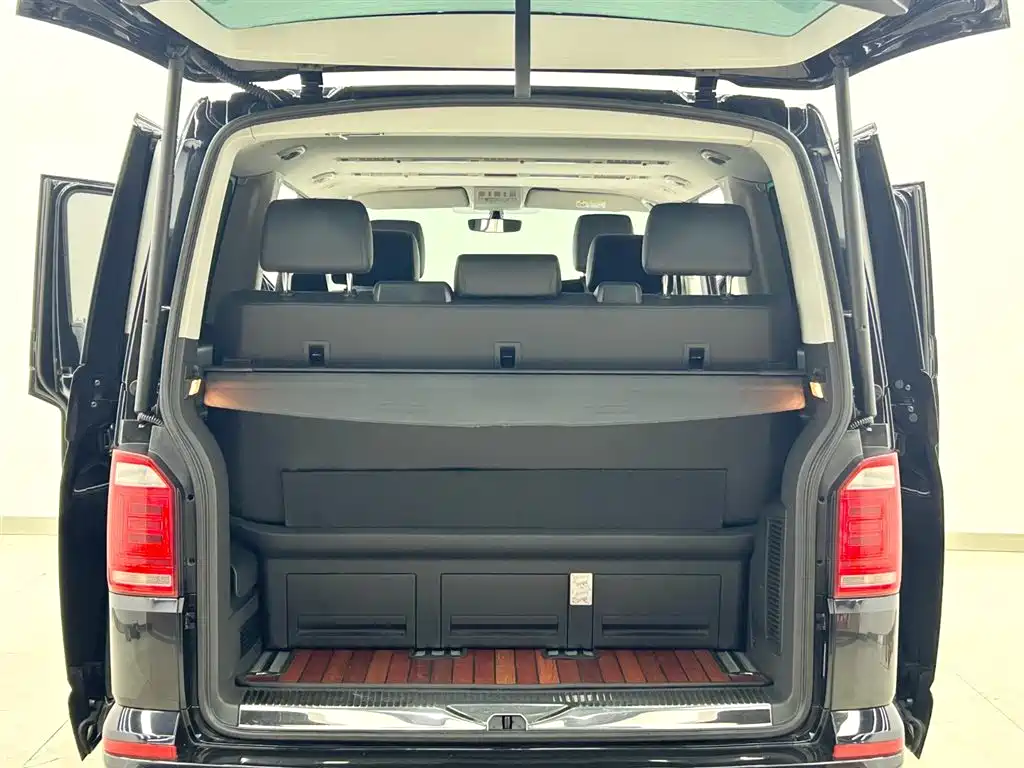 Volkswagen Multivan 2018 — фото 20