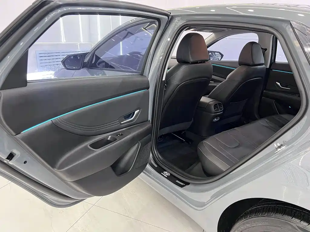 Hyundai Elantra 2023 — фото 12
