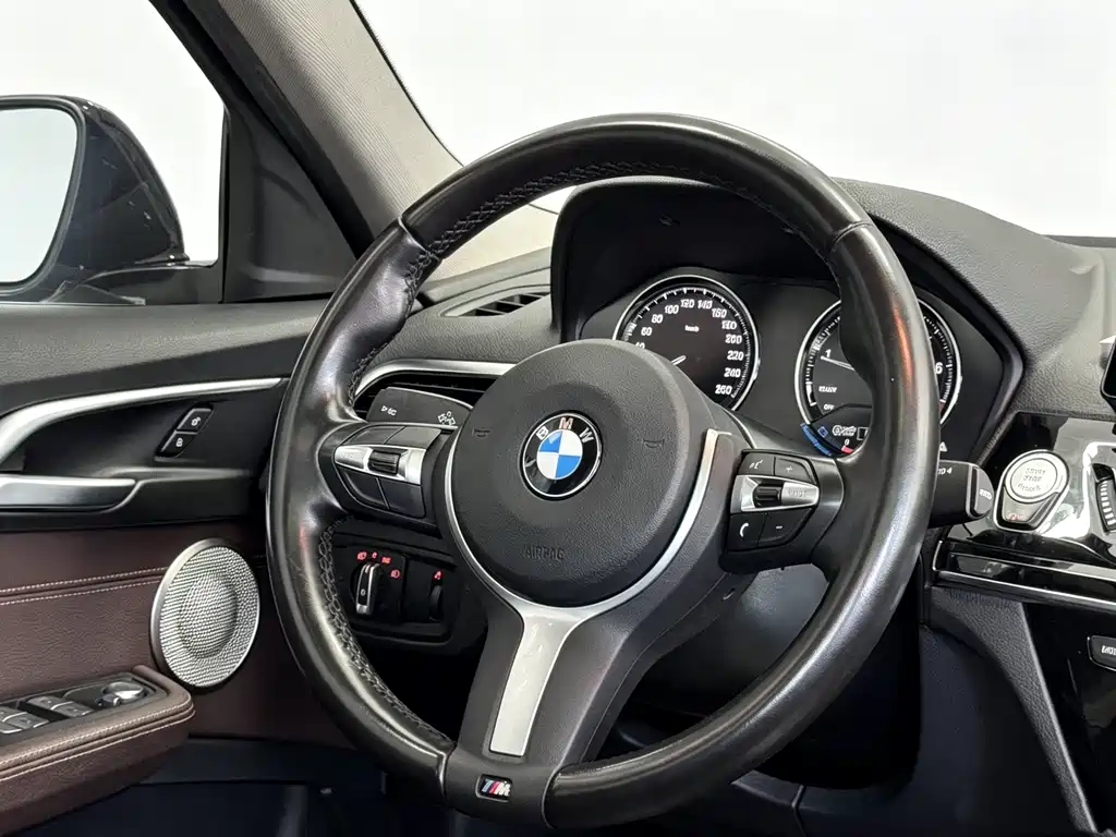 BMW 1 Series 2022 — фото 9