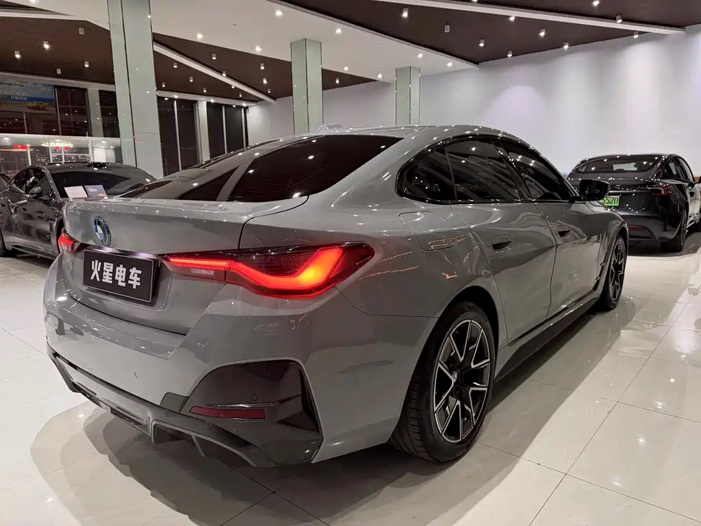 BMW i4 2025 — фото 13