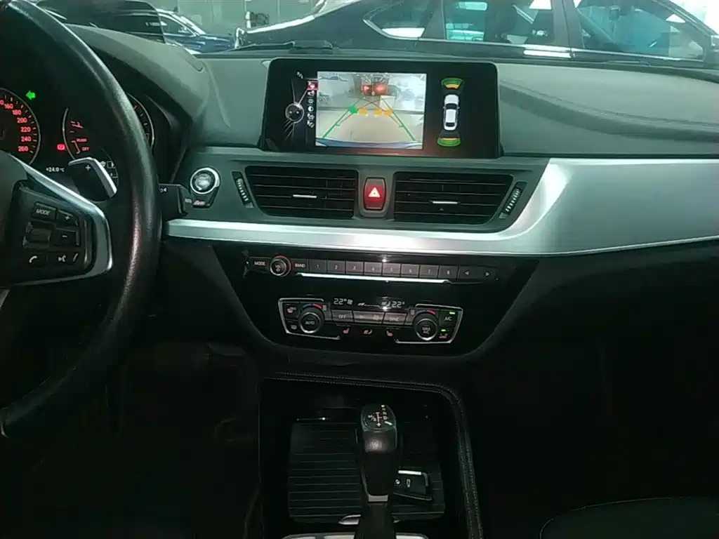 BMW 1 Series 2018 — фото 13
