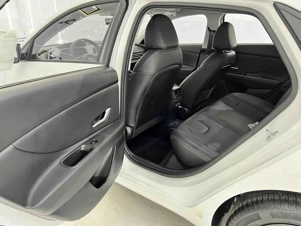 Hyundai Elantra 2024 — фото 14