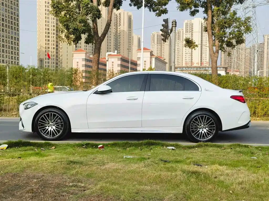 Mercedes-Benz C-Class 2023 — фото 4
