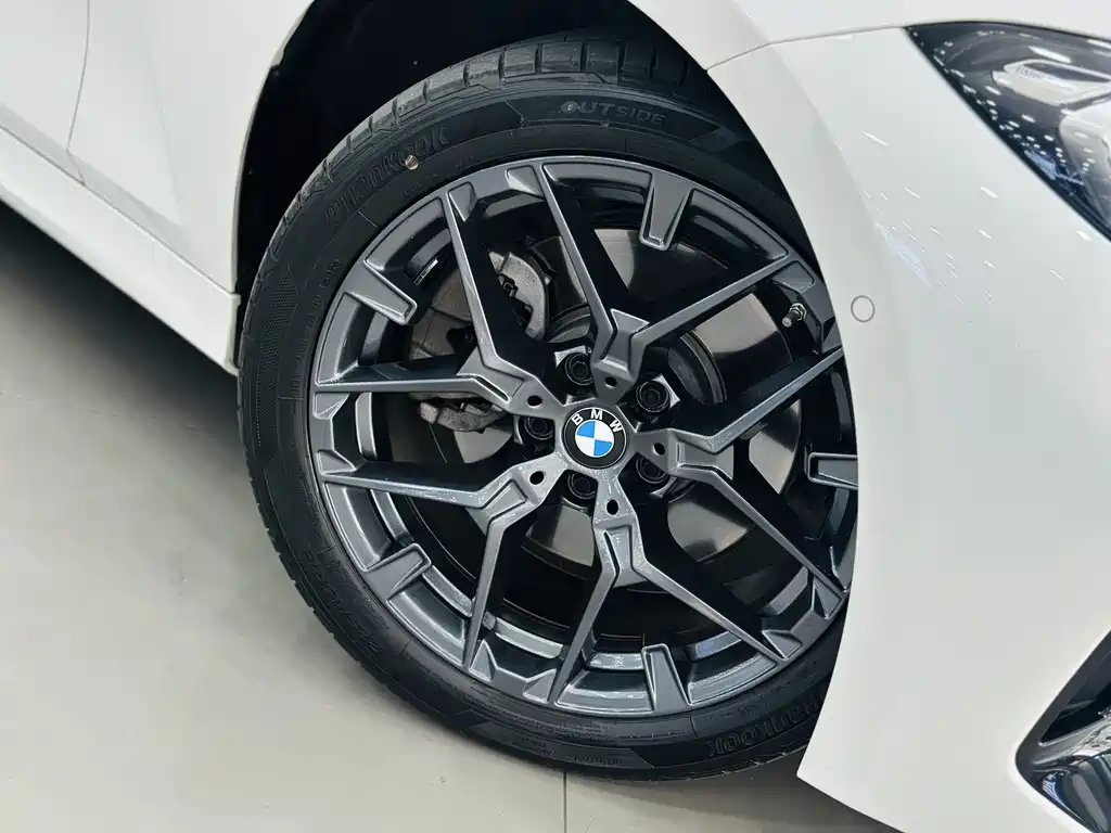 BMW 3 Series 2025 — фото 10