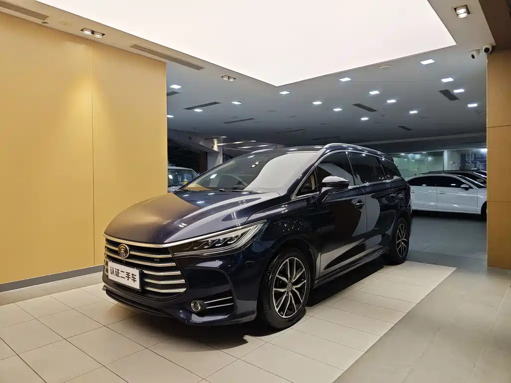 BYD MAX 2018