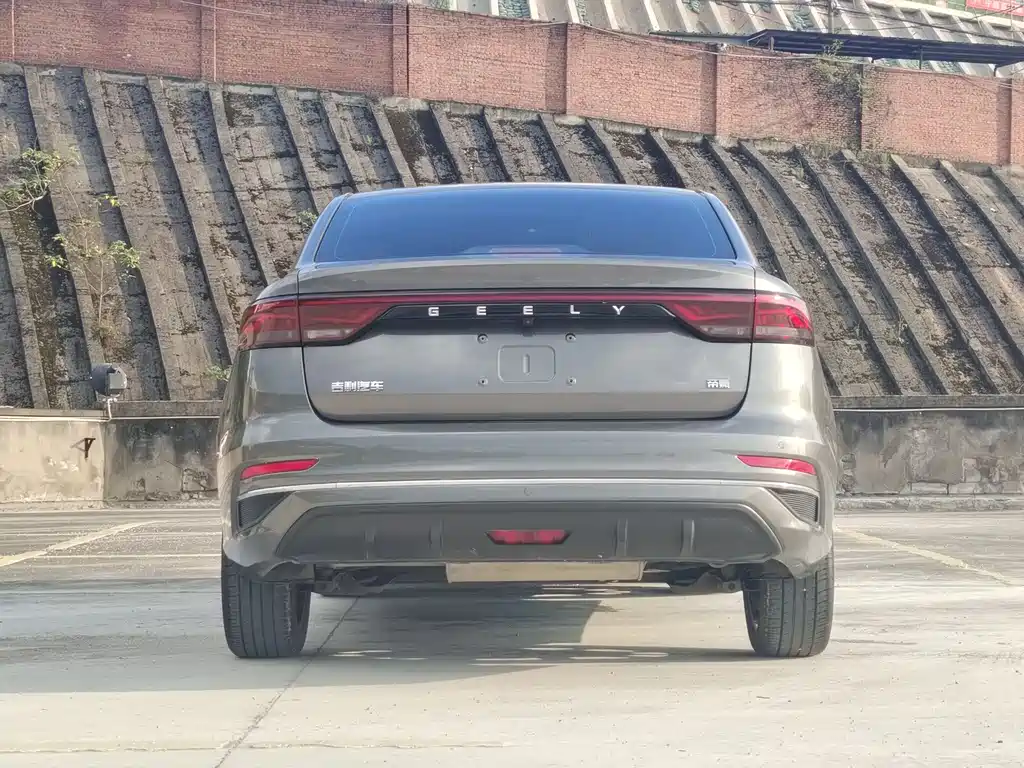 Geely Emgrand 2023