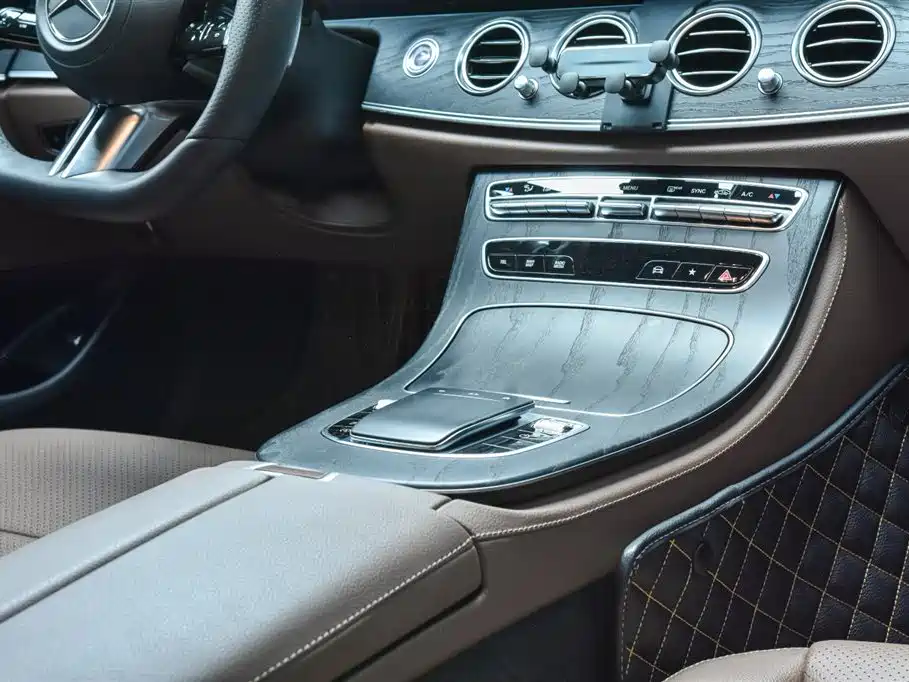 Mercedes-Benz E-Class 2022 — фото 11