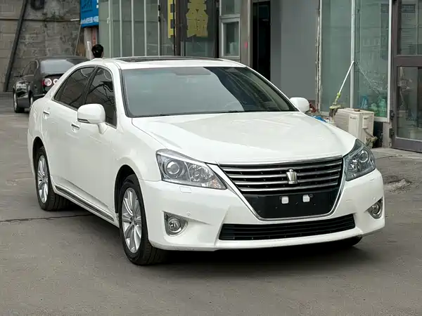 Toyota Crown 2015