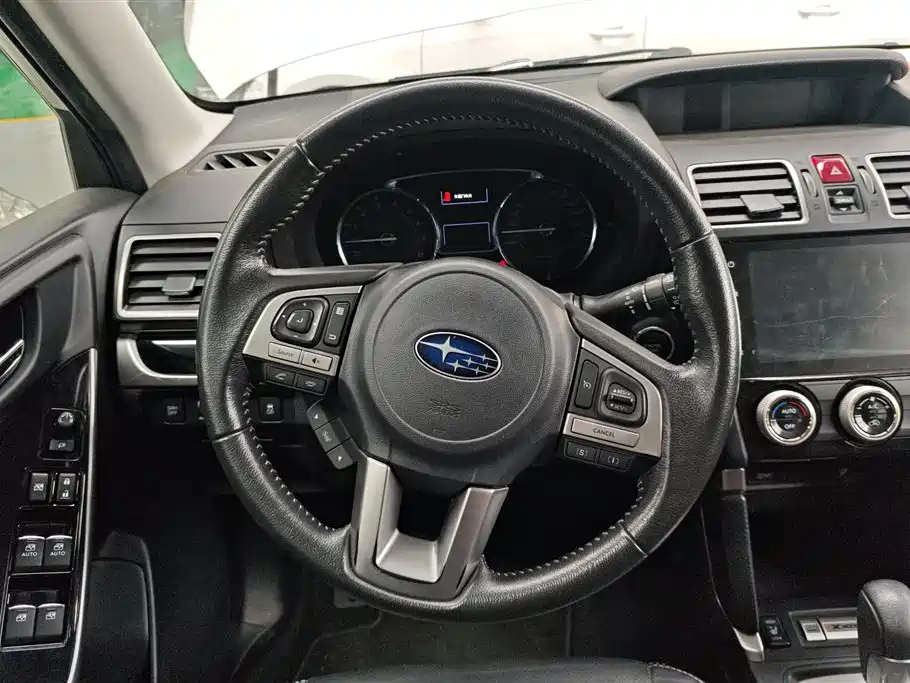 Subaru Forester 2018 — фото 15