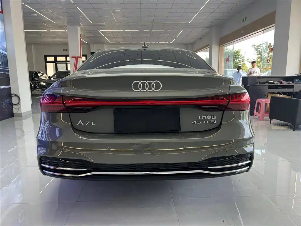 Audi A7L 2025 — фото 4