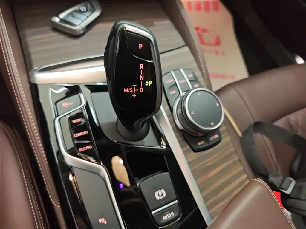 BMW 5 Series 2020 — фото 14