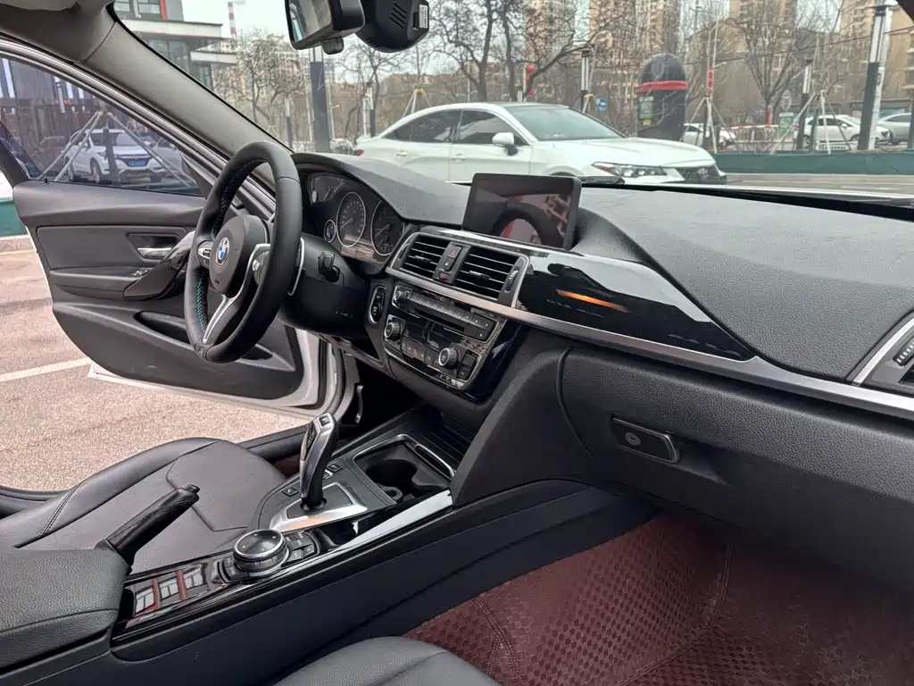 BMW 3 Series 2016 — фото 10