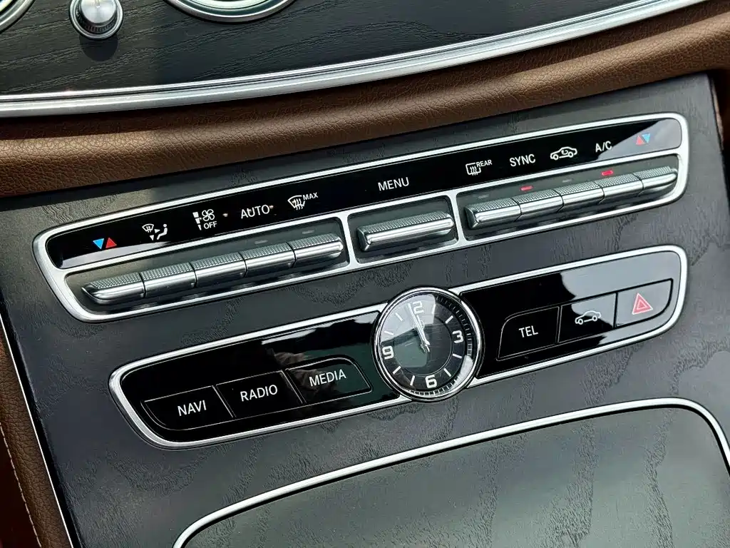 Mercedes-Benz E-Class 2018 — фото 31