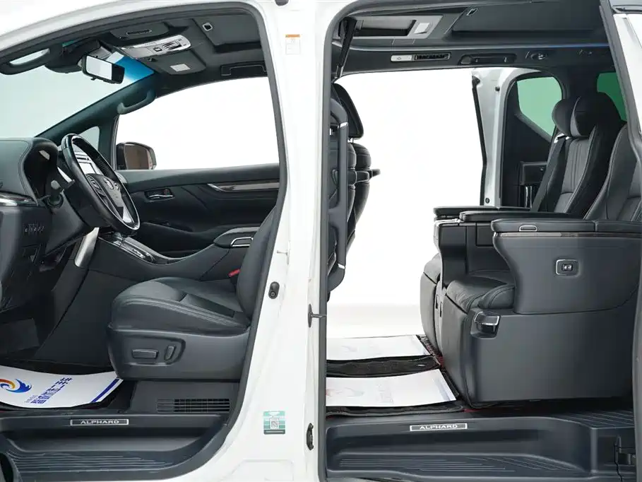 Toyota Alphard 2020 — фото 10