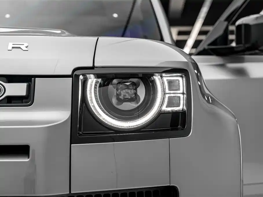 Land Rover Defender 2024 — фото 34