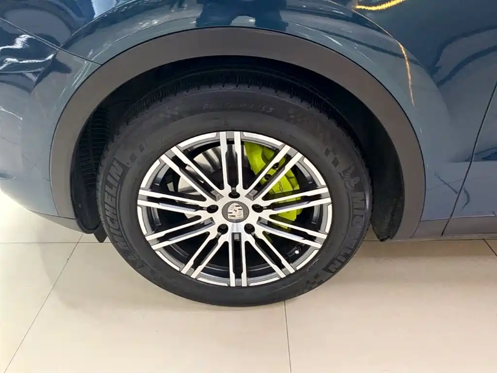 Porsche Cayenne Hybrid 2019 — фото 23