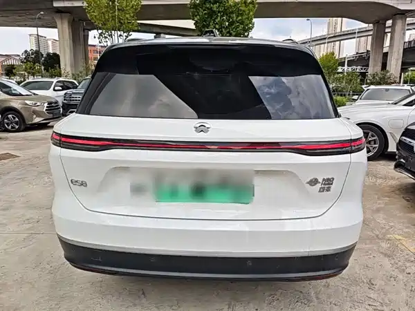 NIO ES8 2024