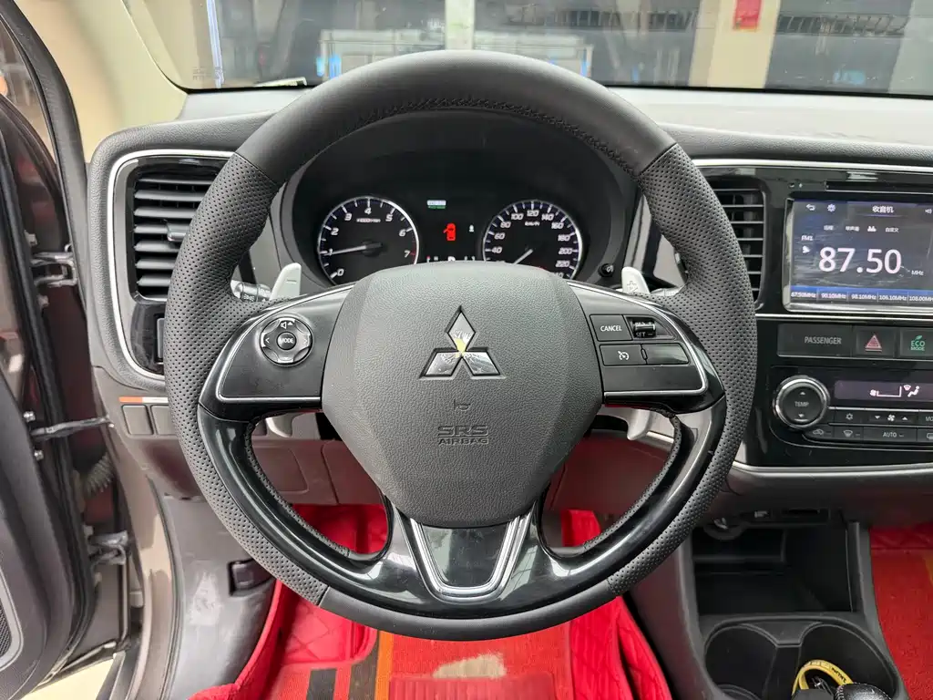 Mitsubishi Outlander 2016 — фото 12