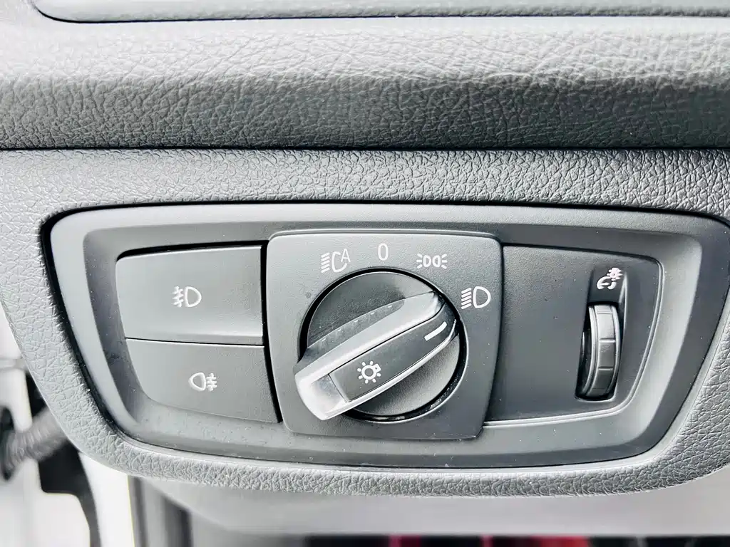 BMW 1 Series 2018 — фото 12