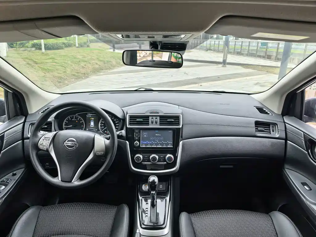 Nissan Tiida 2018 — фото 13