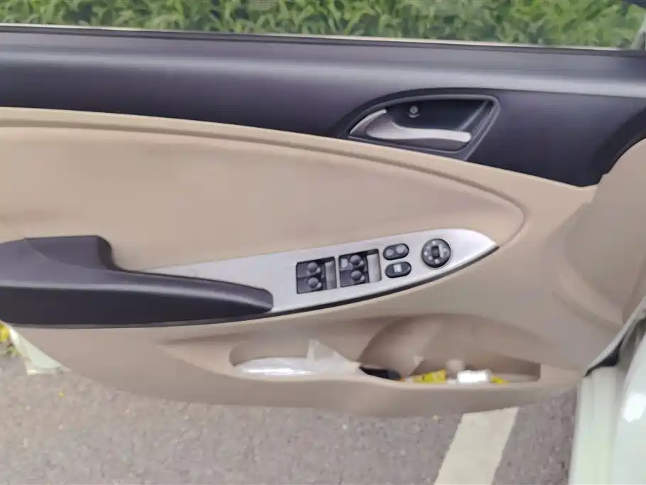Hyundai Verna 2015 — фото 7