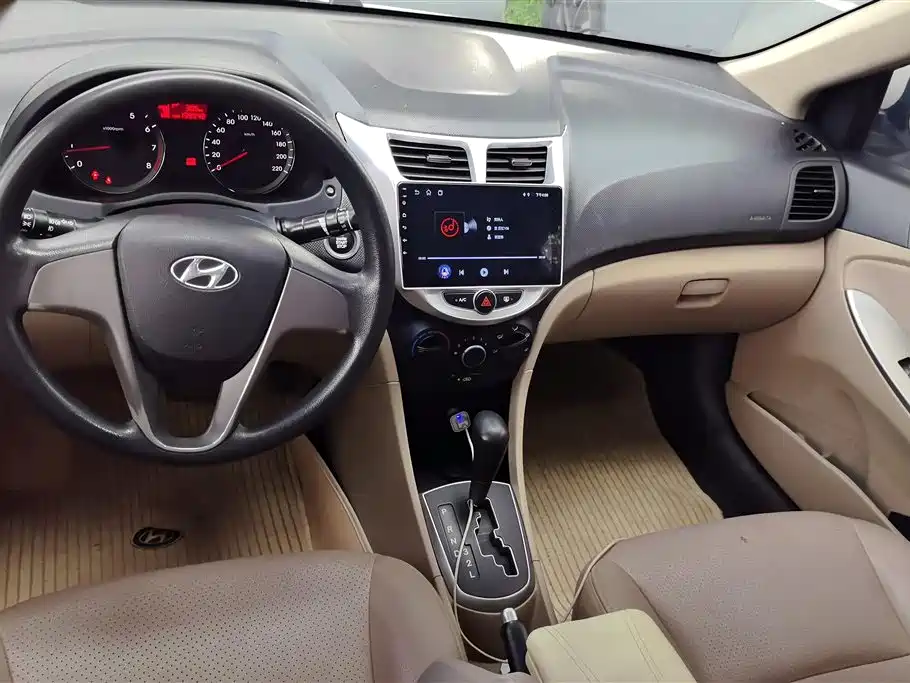 Hyundai Verna 2015 — фото 12