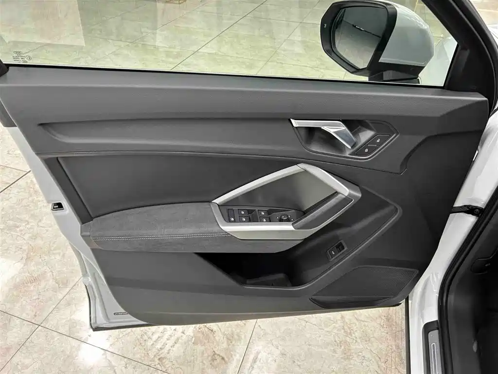 Audi Q3 2023 — фото 10