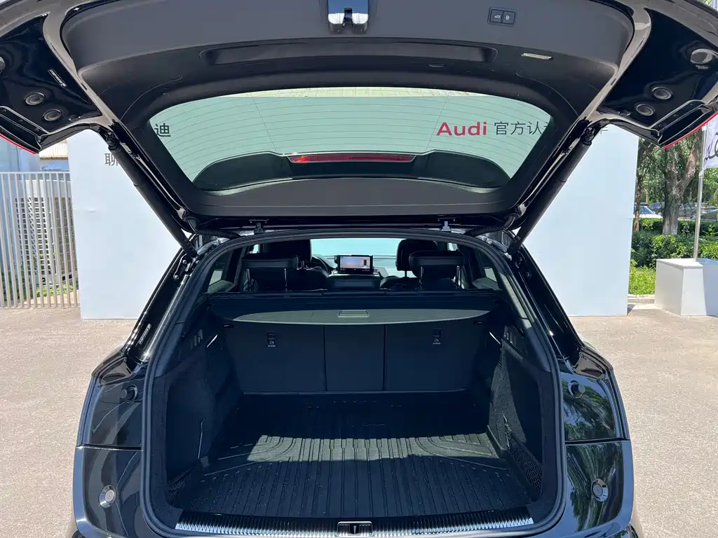 Audi Q5L 2024 — фото 12