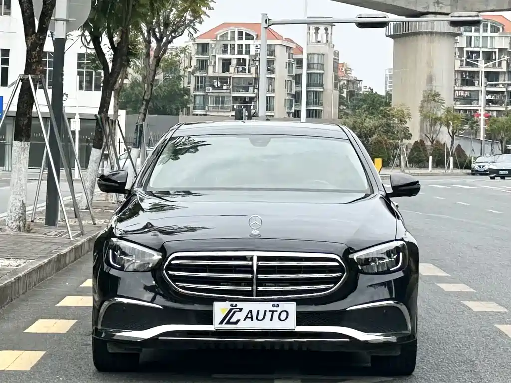 Mercedes-Benz E-Class 2022 — фото 2