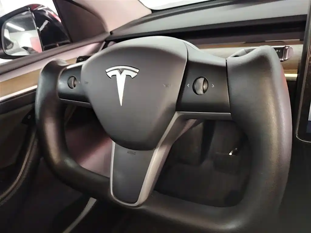 Tesla Model Y 2023 — фото 11