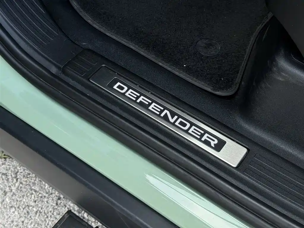 Land Rover Defender 2023 — фото 13