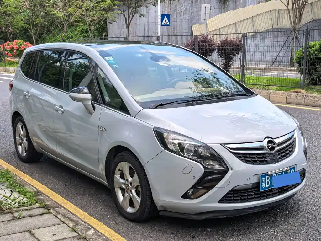 Opel Zafira 2014 — фото 4