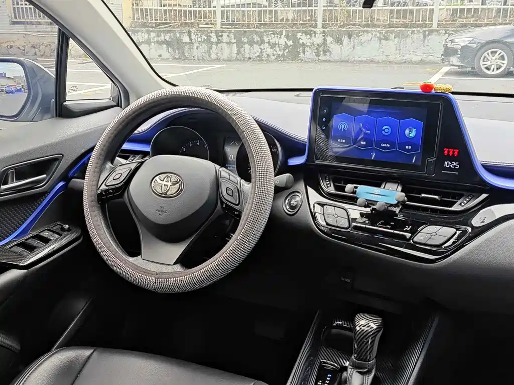 Toyota C-HR 2021 — фото 11