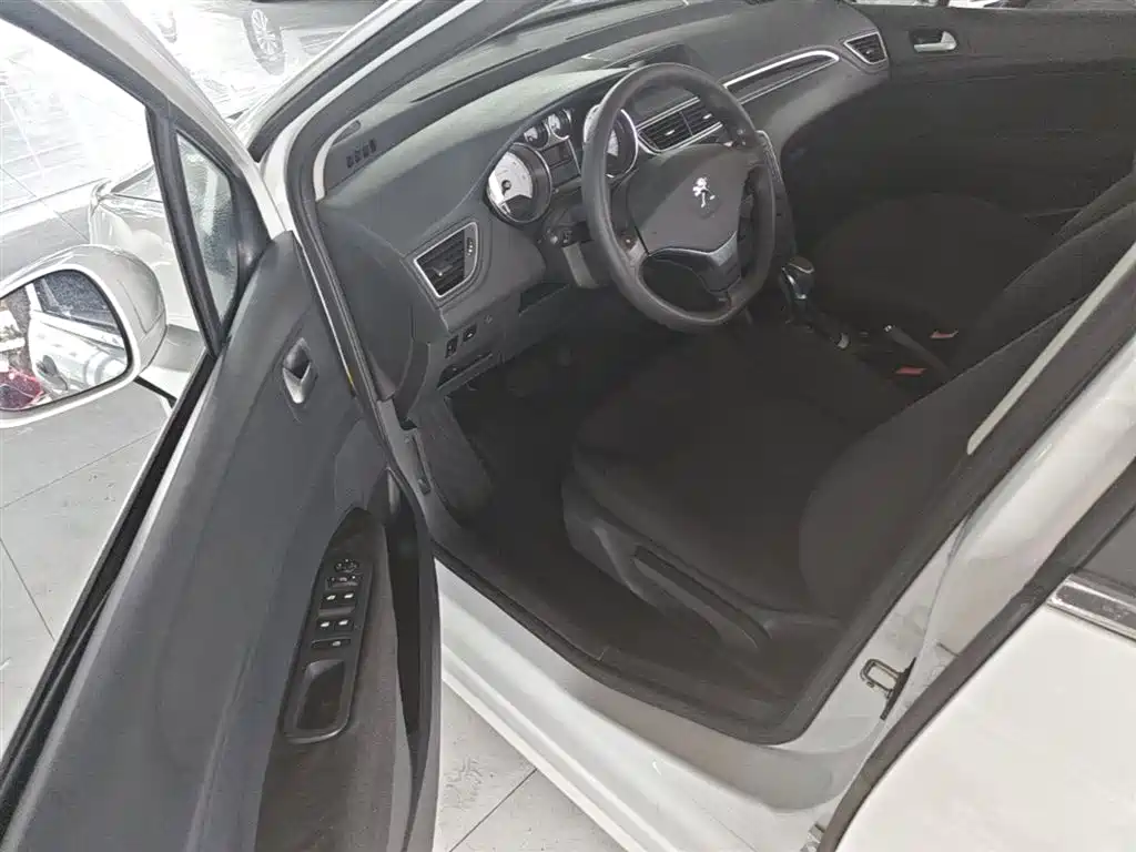 Peugeot 308 2015 — фото 16