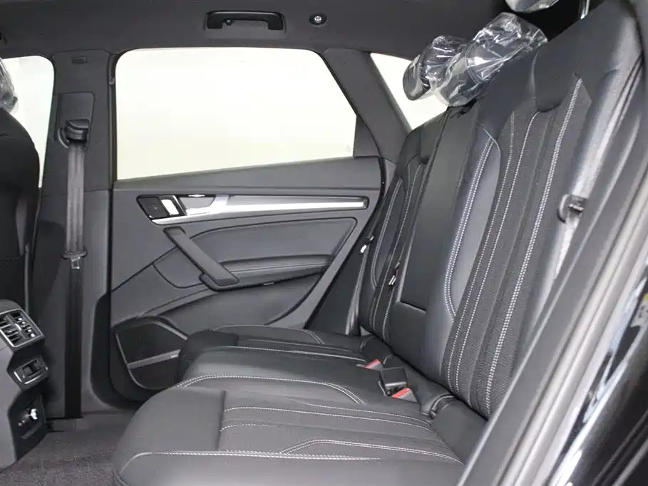 Audi Q5L — фото 8