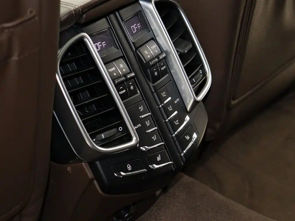 Porsche Cayenne 2015 — фото 11