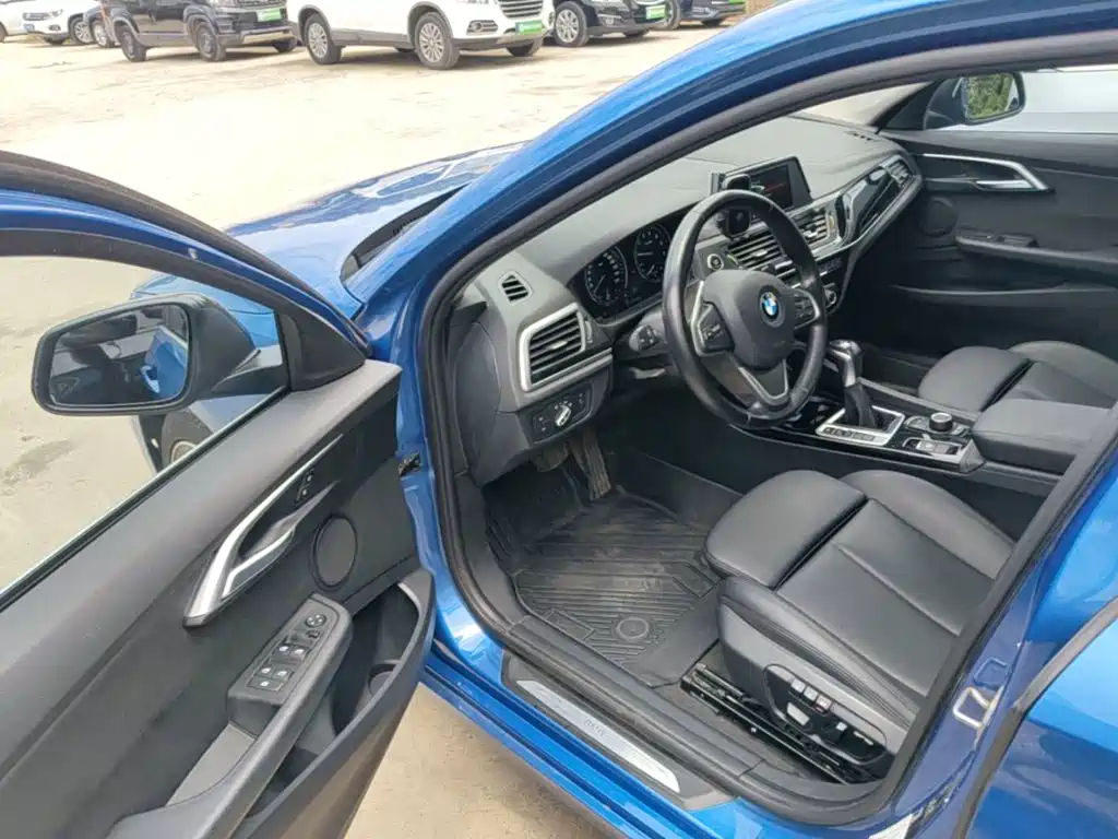 BMW 1 Series 2018 — фото 16