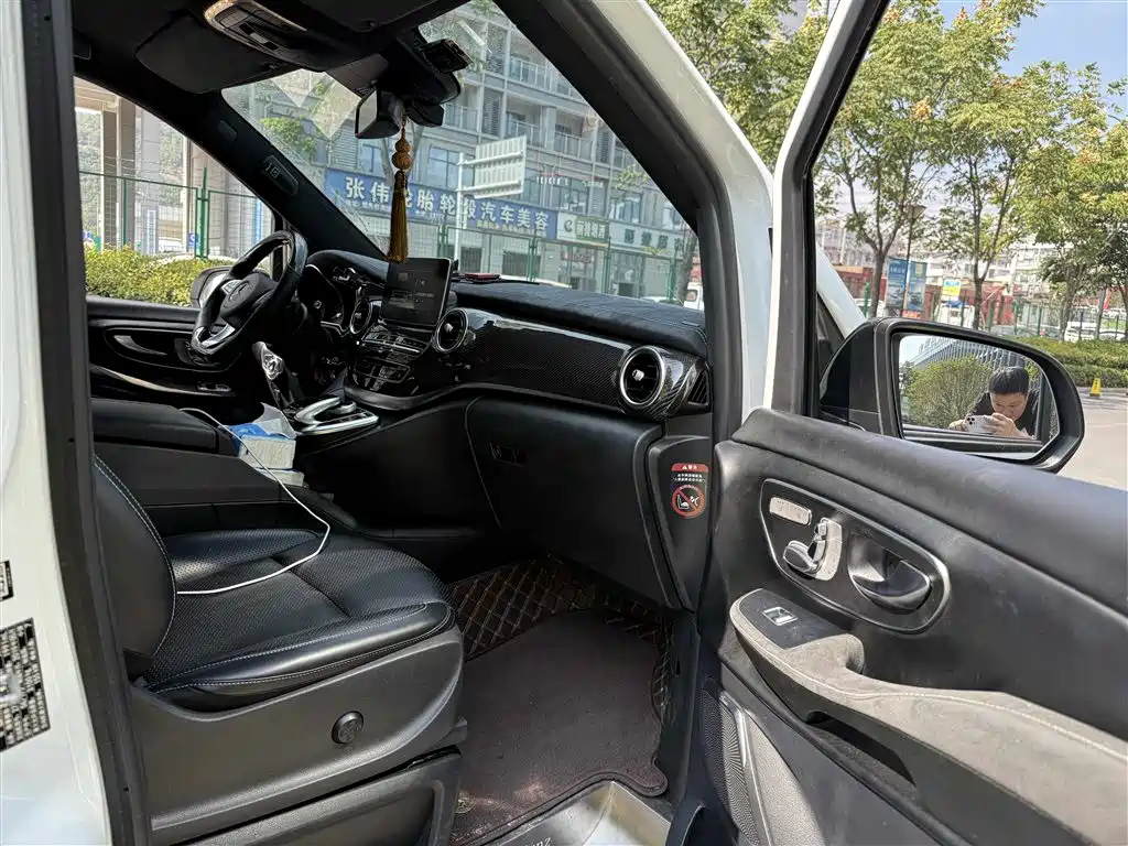 Mercedes-Benz V-Class 2019 — фото 10