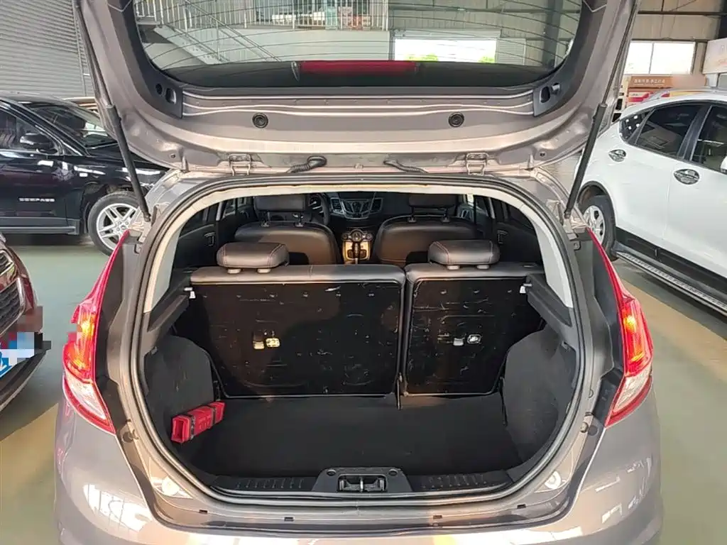 Ford Fiesta 2014 — фото 19