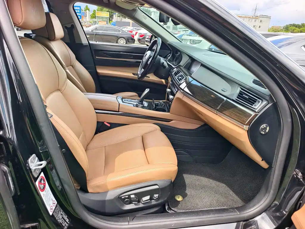 BMW 7 Series 2013 — фото 20