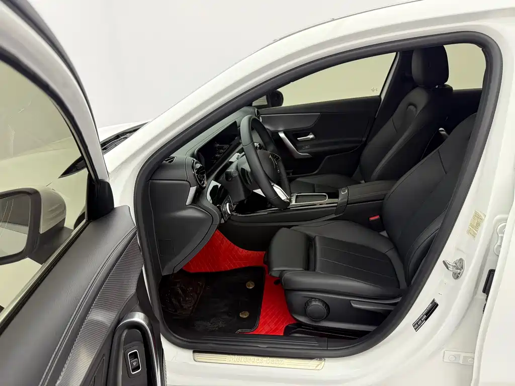 Mercedes-Benz A-Class 2023 — фото 23