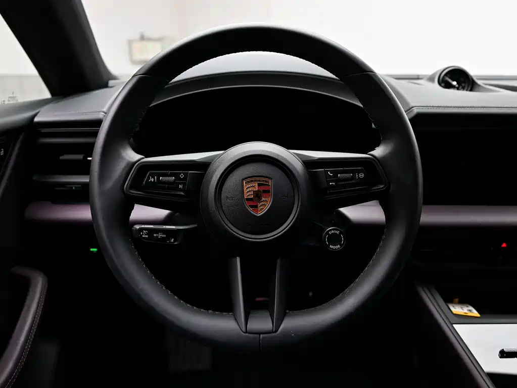 Porsche Macan EV 2025 — фото 9