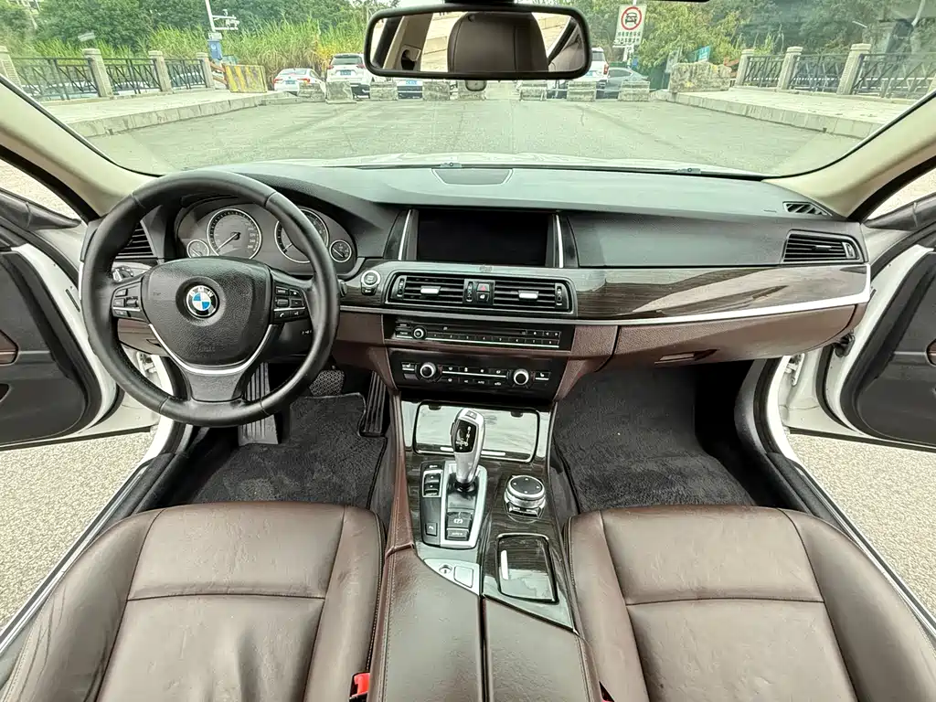BMW 5 Series 2015 — фото 6