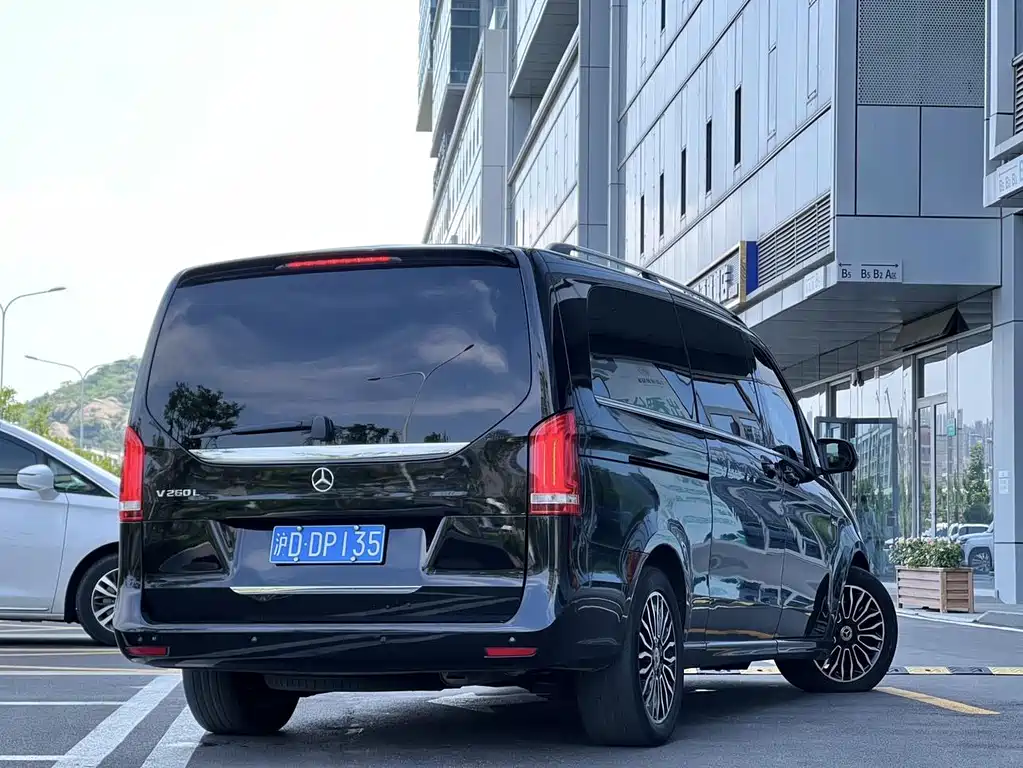 Mercedes-Benz V-Class 2018 — фото 9